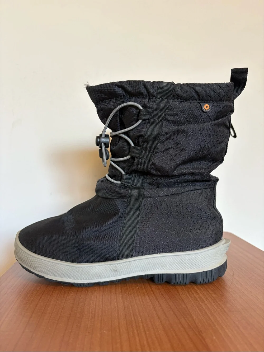 Bogs Kid Snownights Winter Waterproof Snowboots Black Drawstring Youth size 2